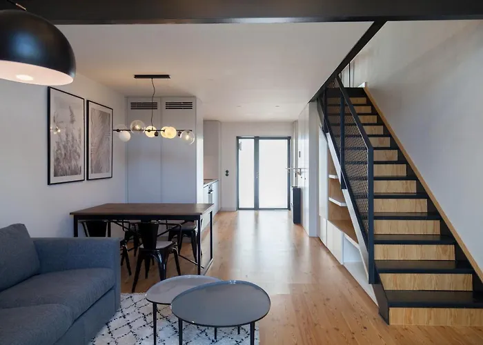 Flh Intendente Modern Mezzanine With Balcony 리스본